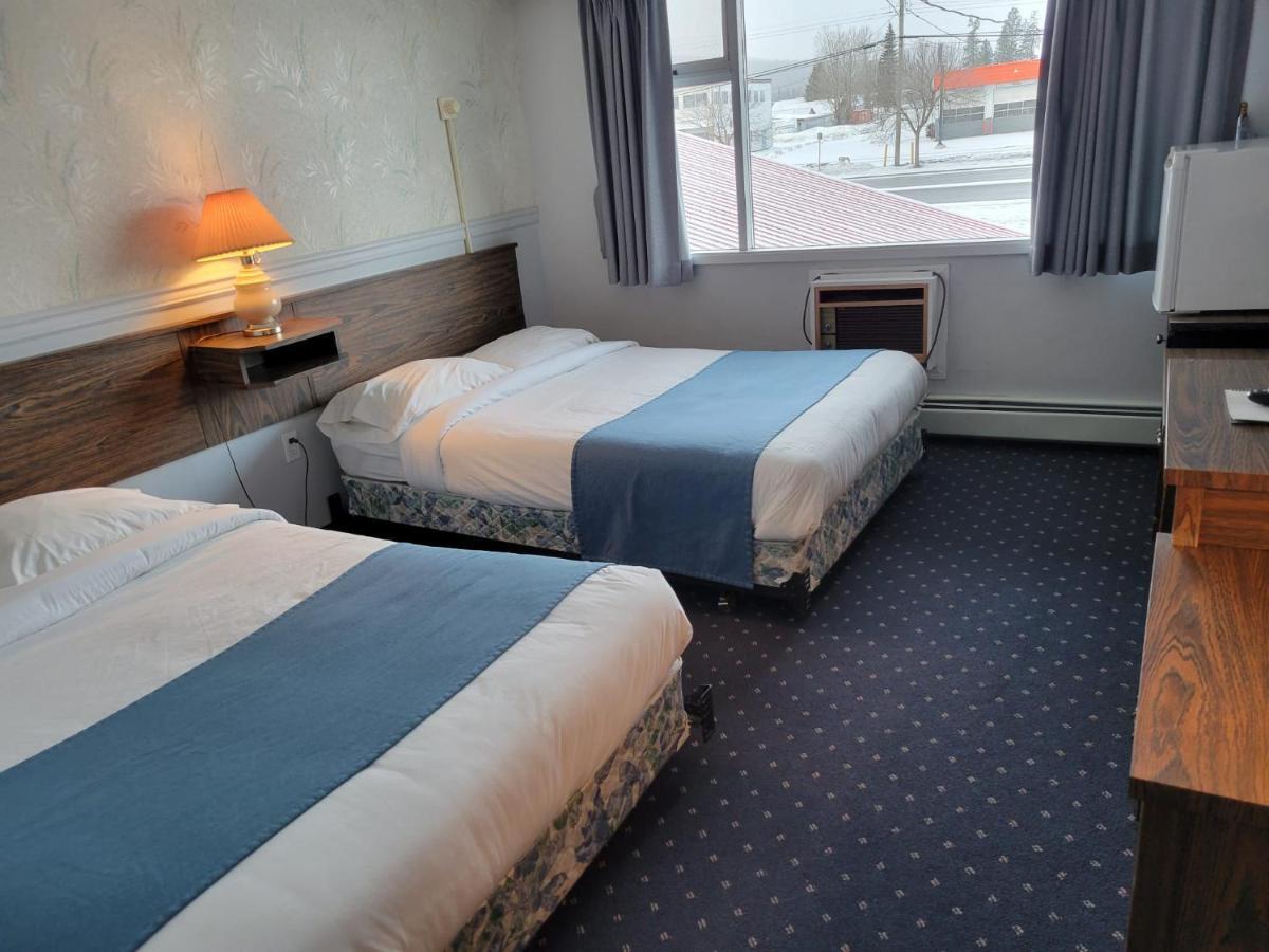 Lakewood Inn 100 Mile House Dış mekan fotoğraf