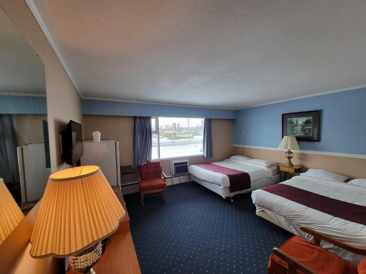 Lakewood Inn 100 Mile House Dış mekan fotoğraf
