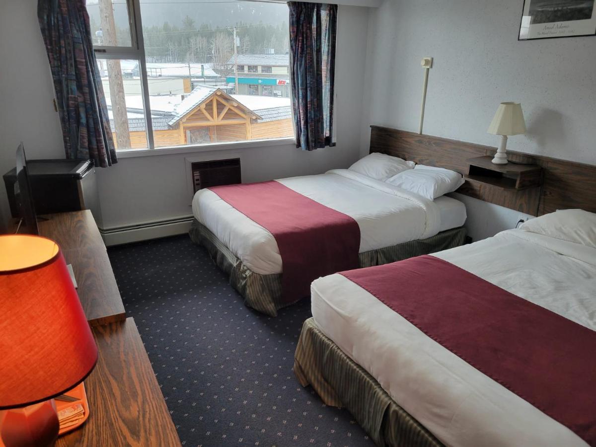 Lakewood Inn 100 Mile House Dış mekan fotoğraf